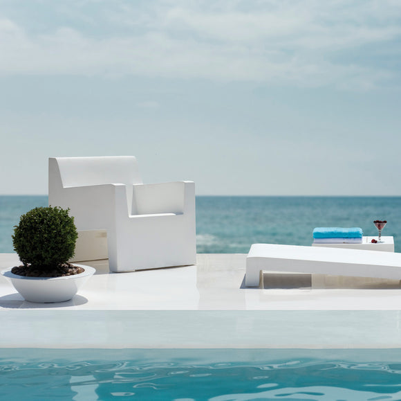Jut Lounge Chair Outdoor Vondom