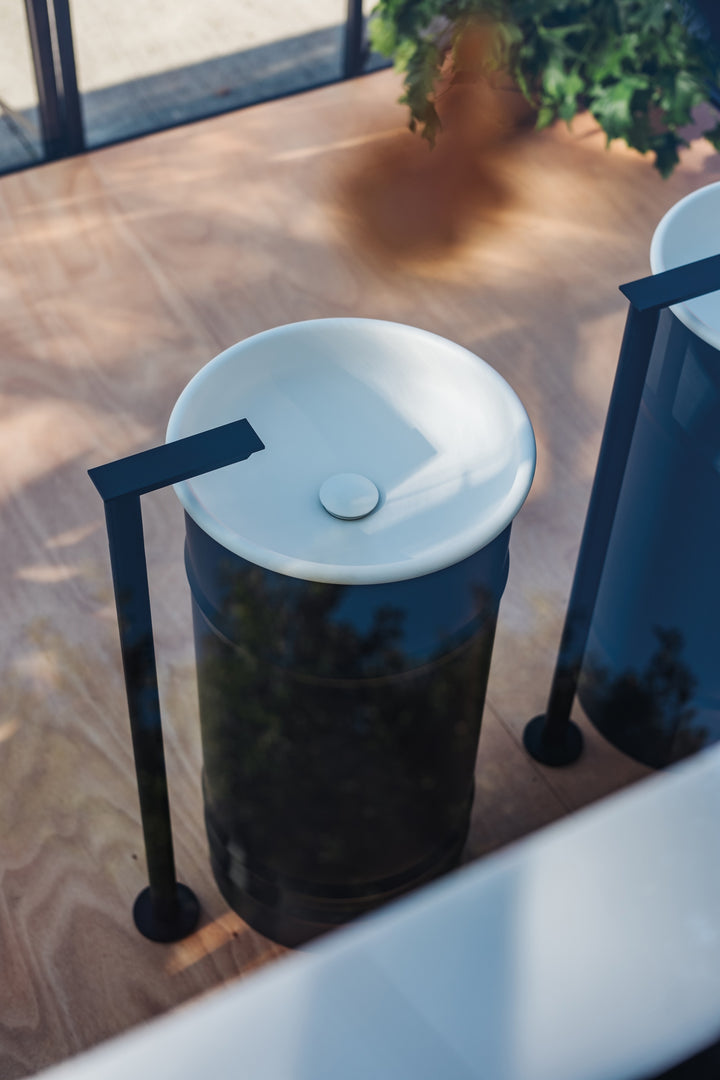 Agape Vieques Steel Outdoor Bathtub Bathtubs Agape