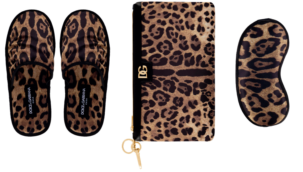 COMFORT KIT WITH POCHETTE, SLIPPERS AND SLEEP MASK  Dolce&Gabbana   