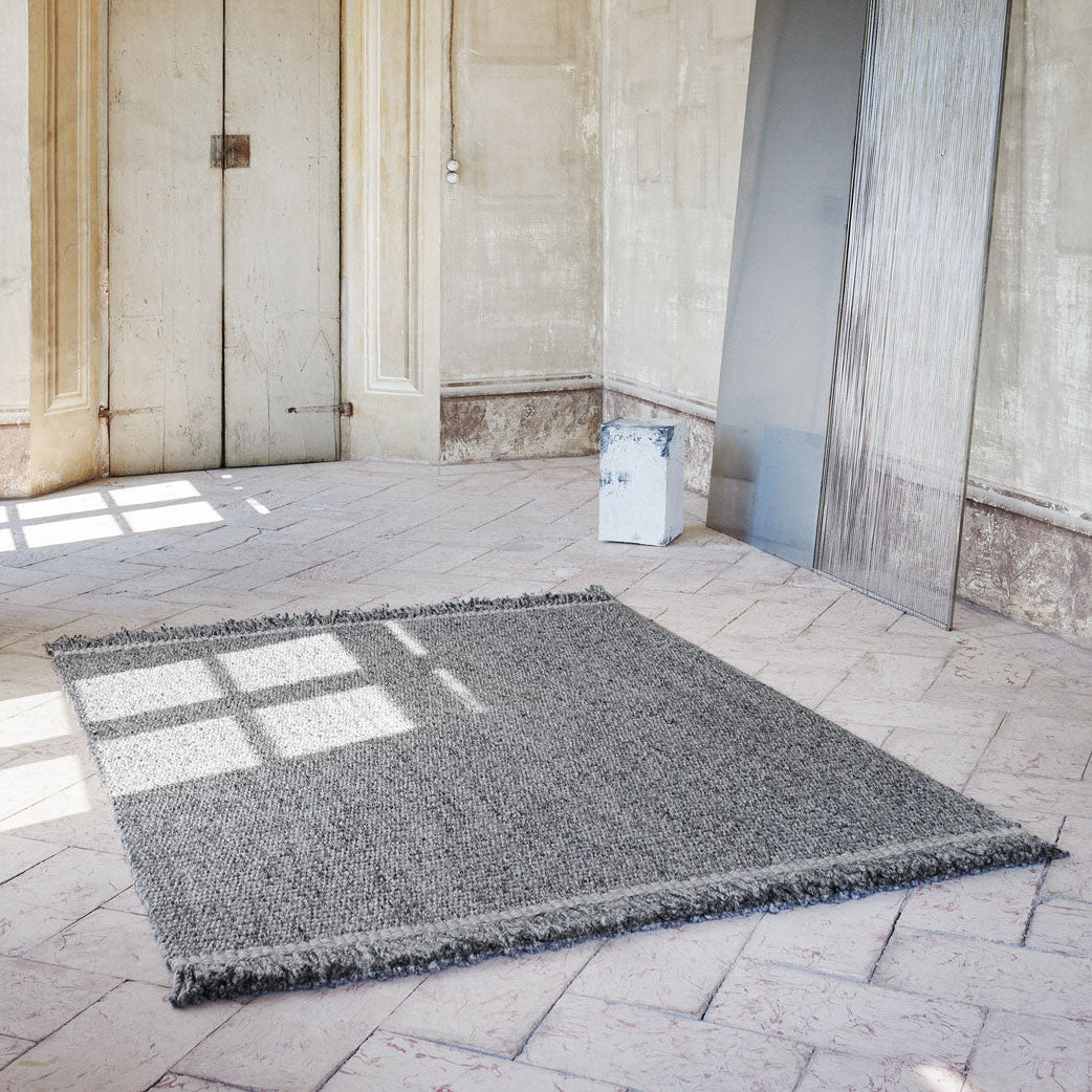 Elmo Rugs Linie Design Grey 140x200 (4.6' x 6.6')