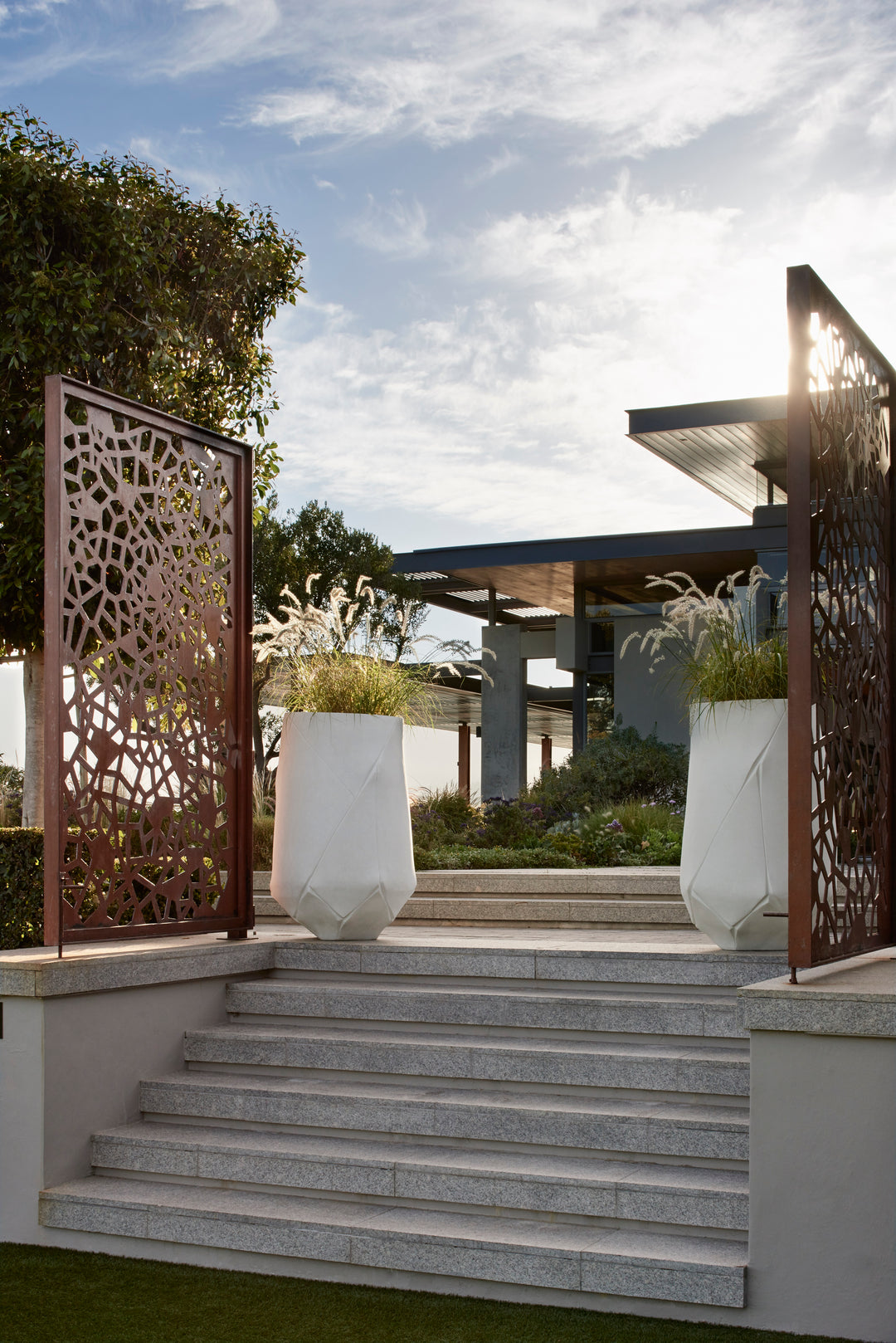 Bhaca Planter – Medium Outdoor Planters Indigenus