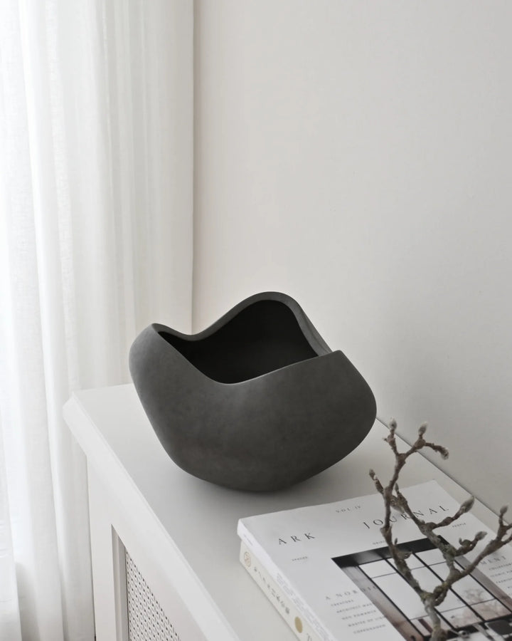 Curve Bowl, Big - Dark Grey Decorative Bowl 101 Copenhagen   