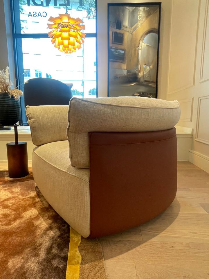 Peekasit Armchair Showroom Model Sofa Fendi Casa