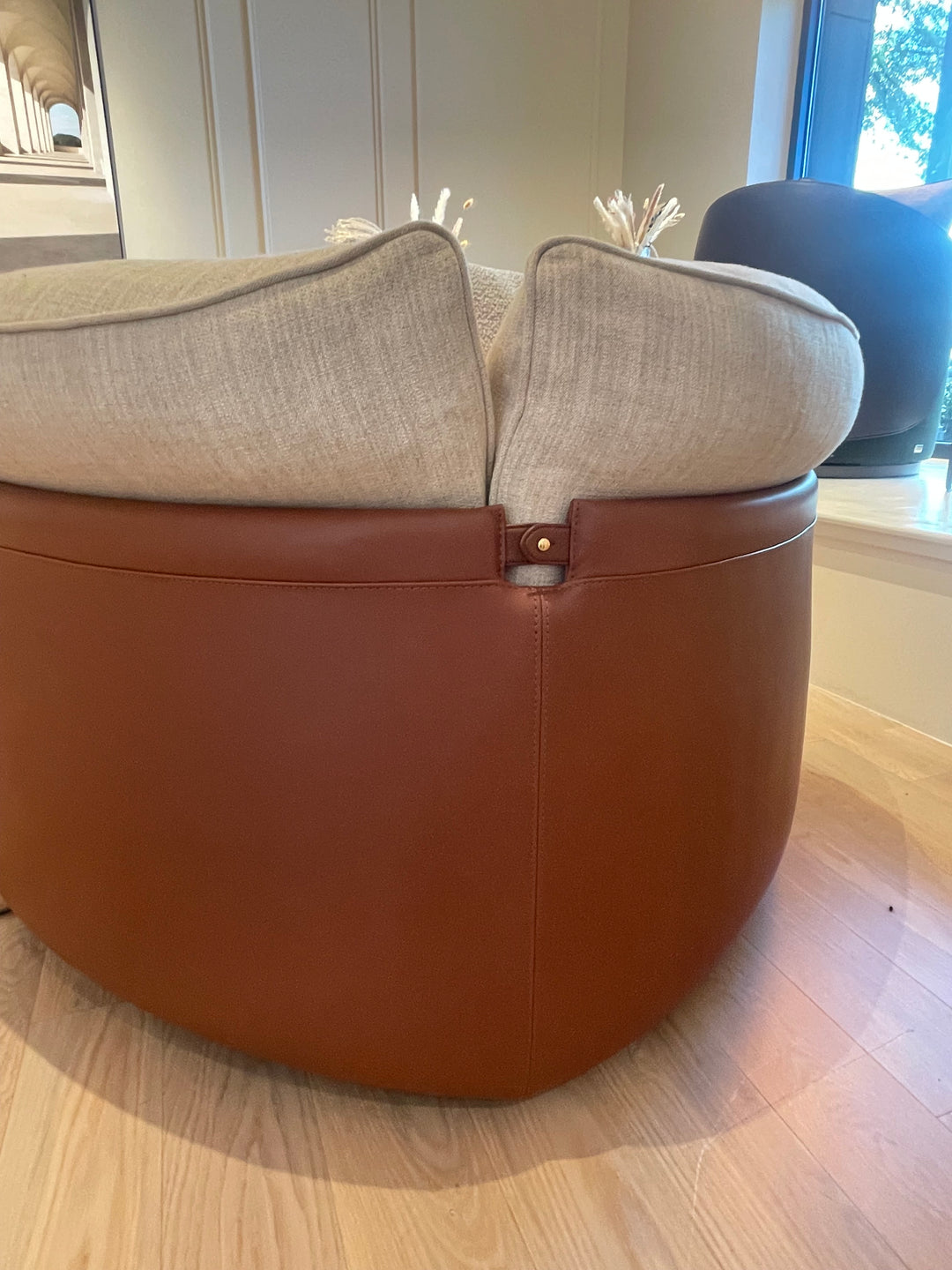 Peekasit Armchair Showroom Model Sofa Fendi Casa