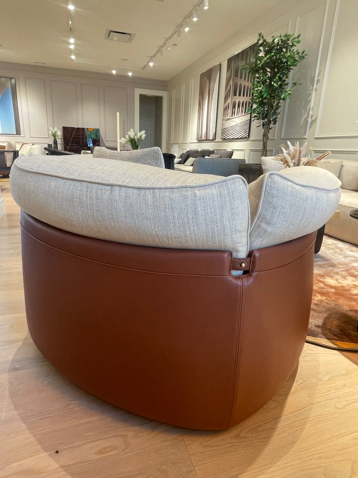 Peekasit Armchair Showroom Model Sofa Fendi Casa