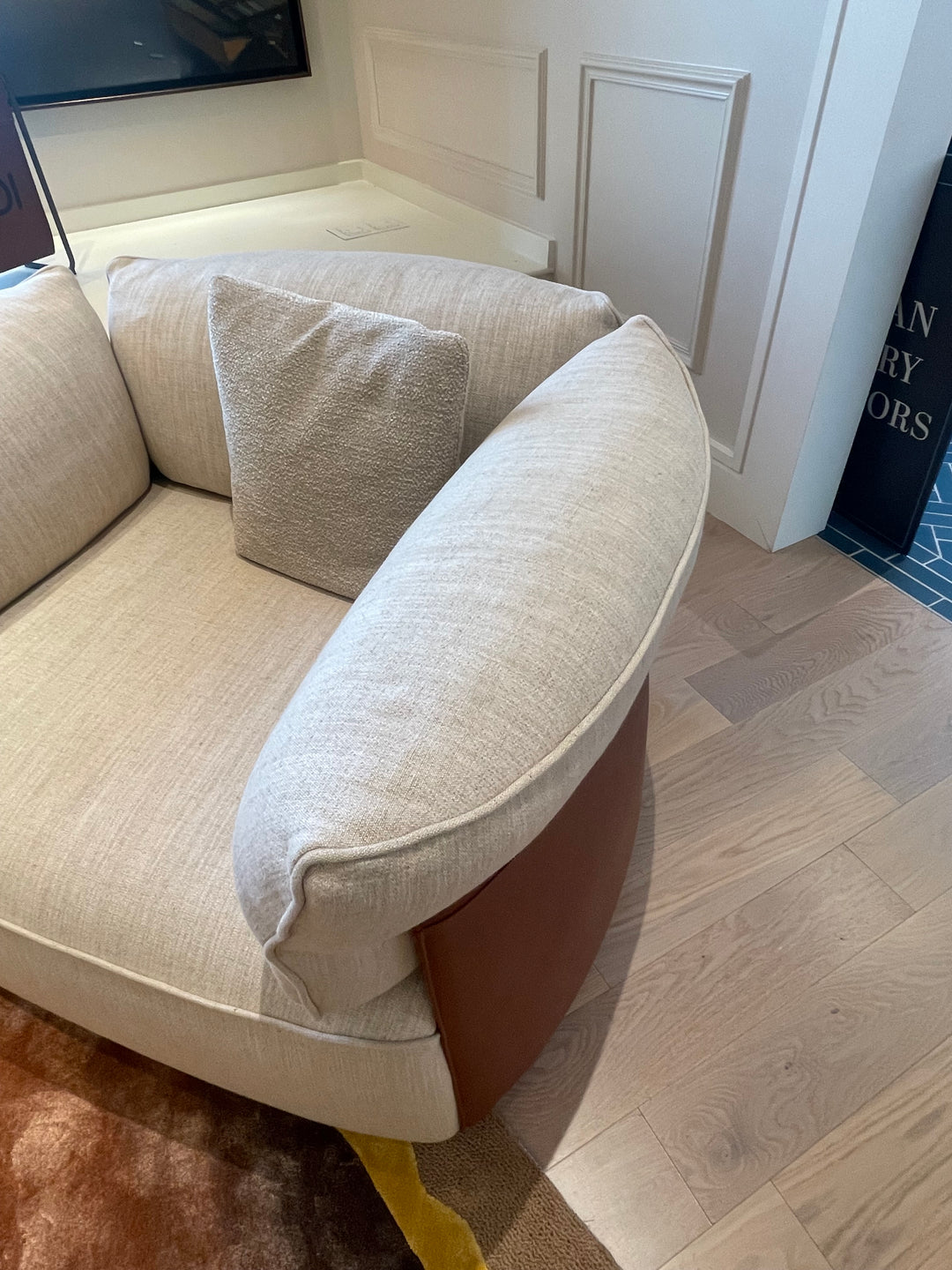 Peekasit Armchair Showroom Model Sofa Fendi Casa