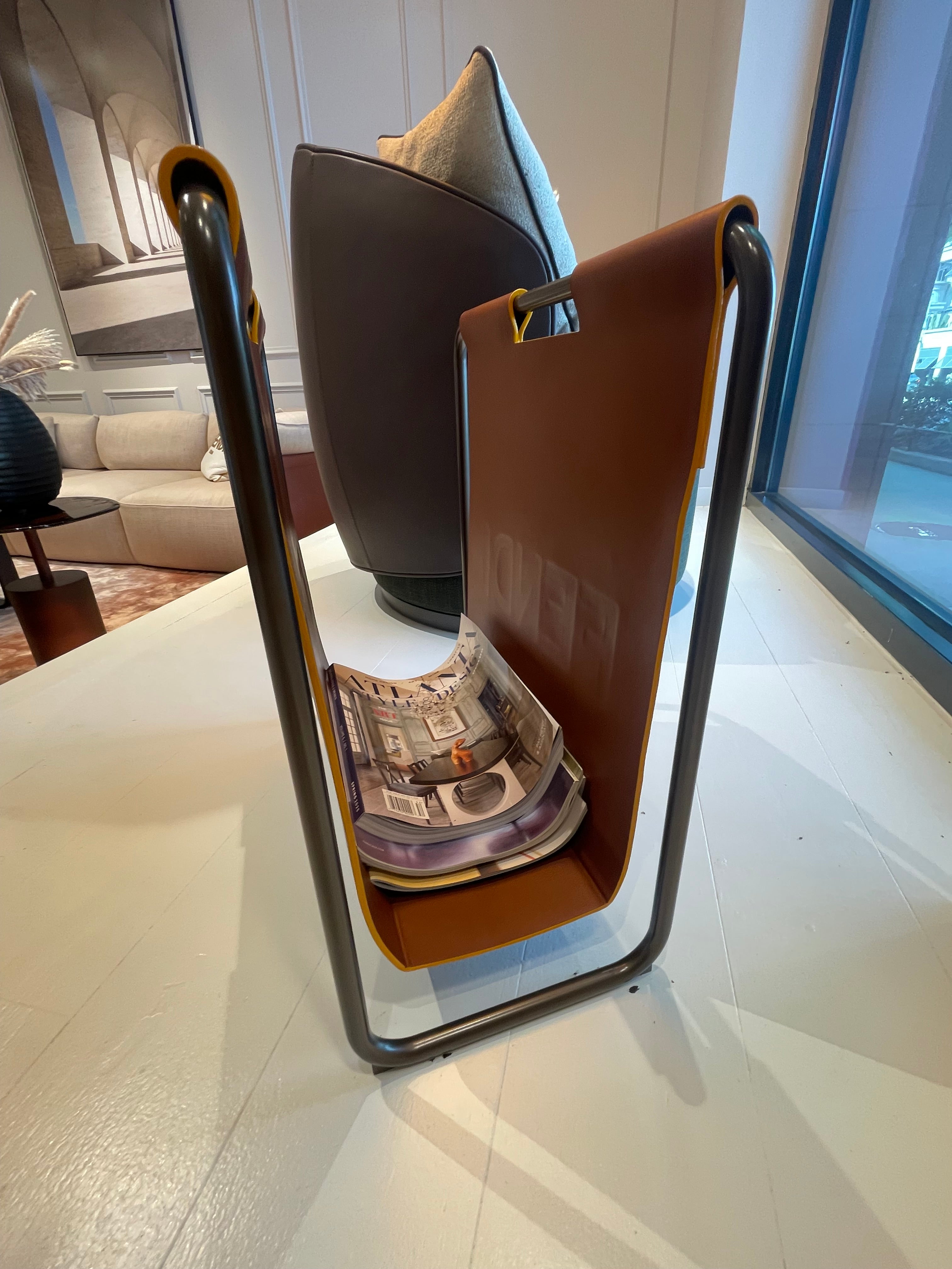 Sunrise magazine holder SHOWROOM MODEL – Italian Luxury Interiors
