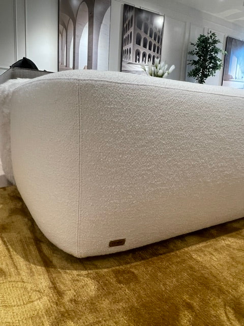 FENDI F-AFFAIR POUFSHEARLING SALT FUR SHOWROOM MODEL Sofa Fendi Casa