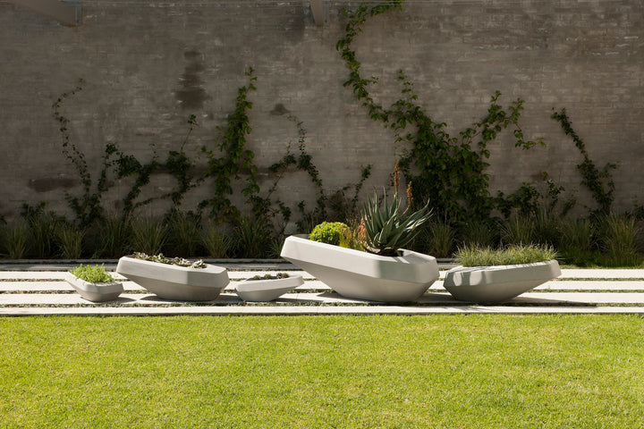 Steen Planter – Medium Outdoor Planters Indigenus