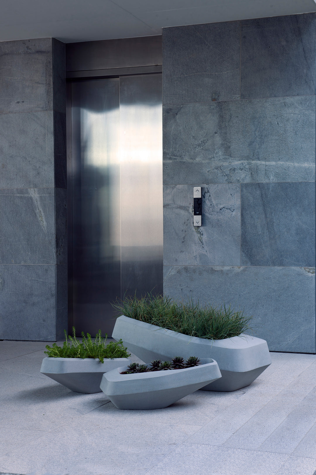 Steen Planter – Medium Outdoor Planters Indigenus