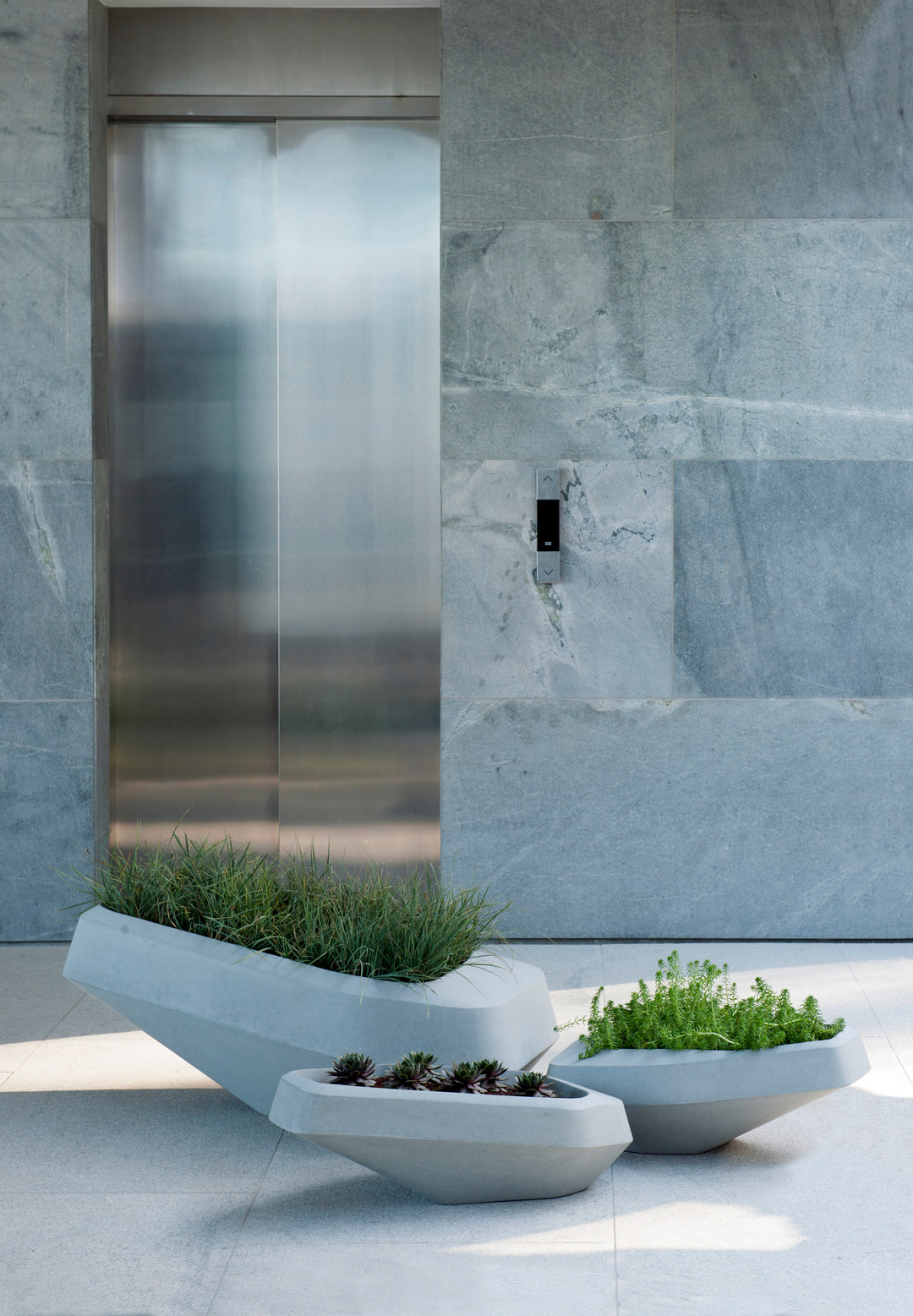 Steen Planter – Medium Outdoor Planters Indigenus