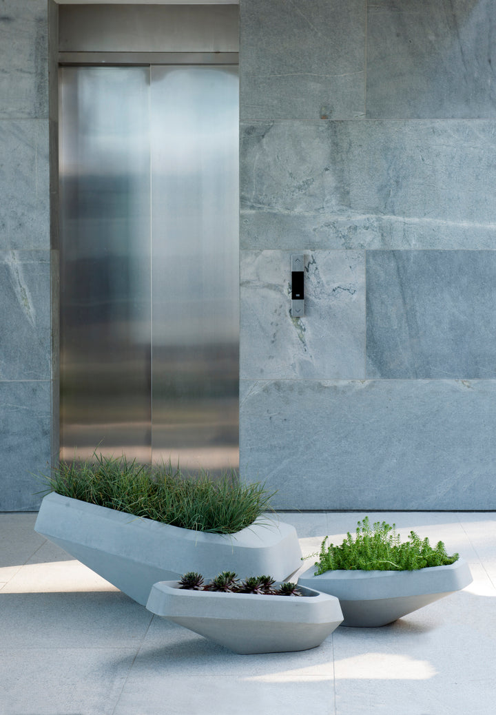 Steen Planter – Medium Outdoor Planters Indigenus