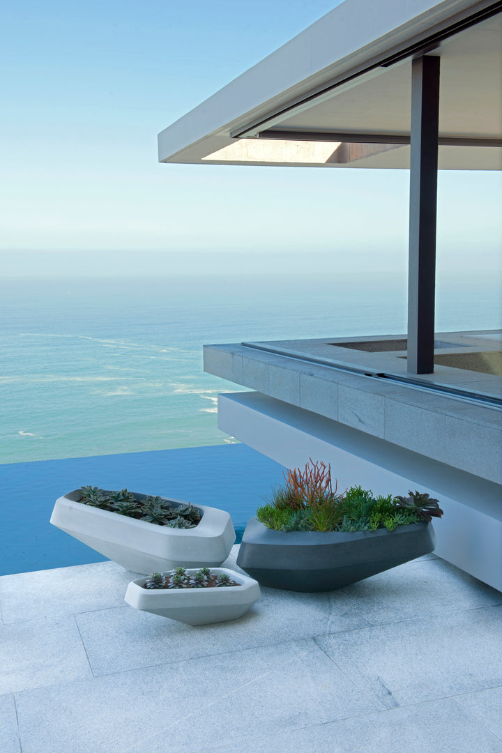 Steen Planter – Medium Outdoor Planters Indigenus