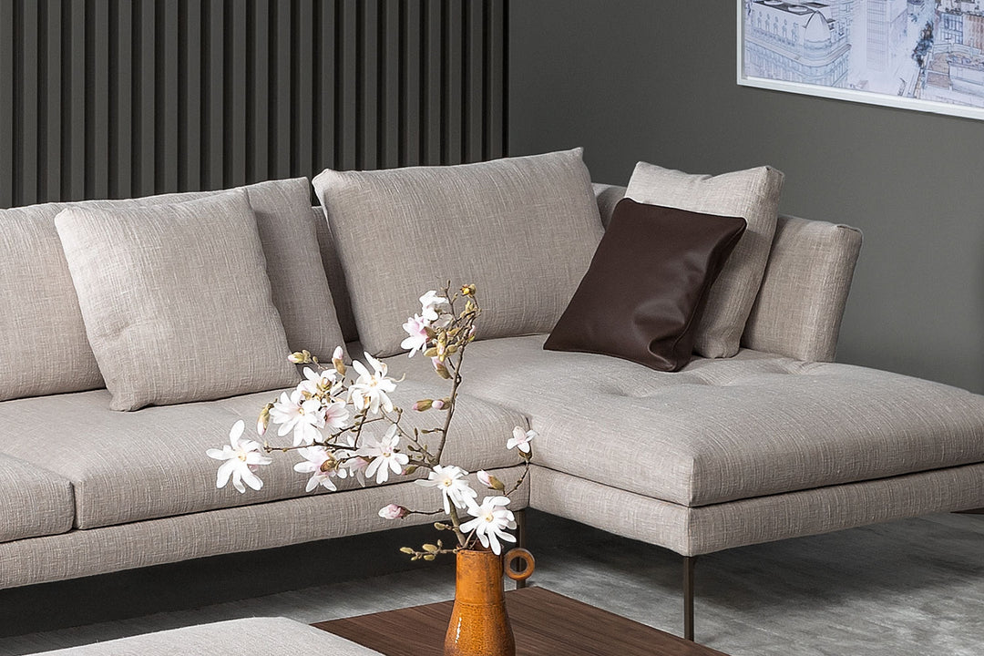 Aliante Sectional Sofa with Chaise Bonaldo