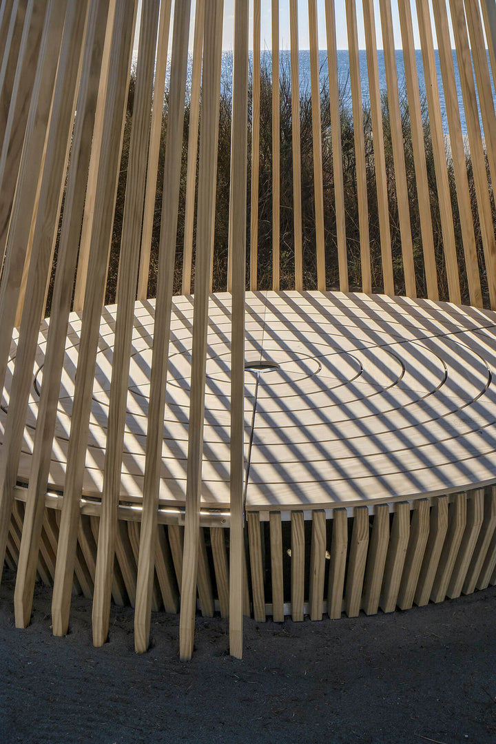 Hut Daybed with Canopy Complements Ethimo