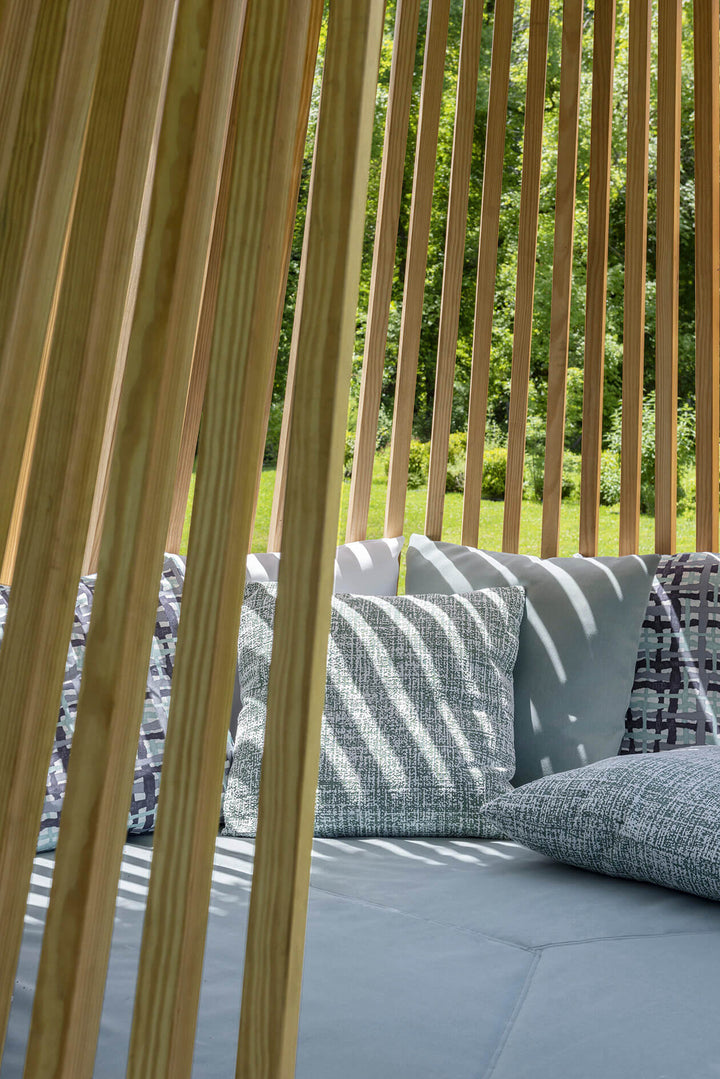 Hut Daybed with Canopy Complements Ethimo