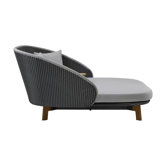 Peacock Outdoor Daybed Outdoor Sofas Cane-line