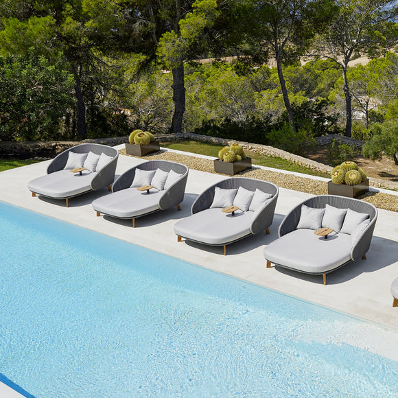 Peacock Outdoor Daybed Outdoor Sofas Cane-line