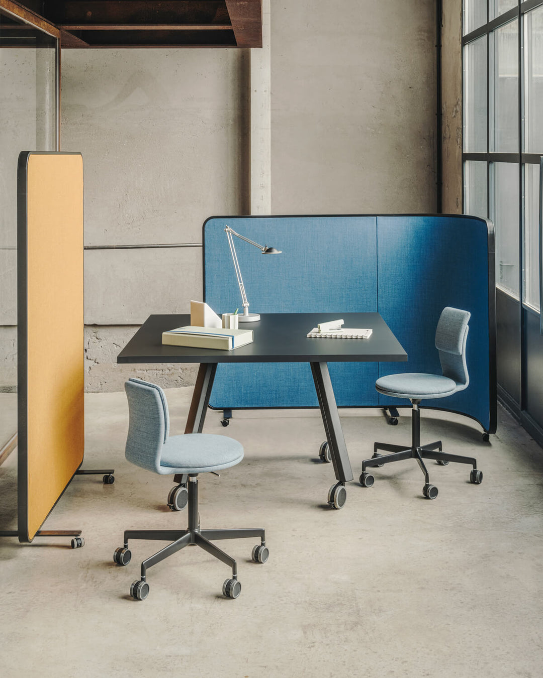 Ori Workstation with castors by Lapalma v3 Office Desks & Drawers La Palma