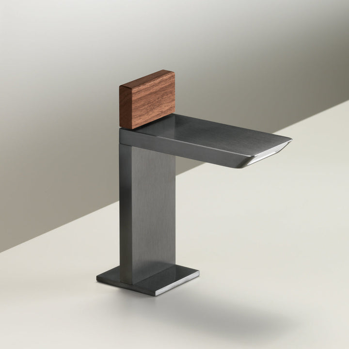 Bar Deck mounted progressive mixer H. 145 mm with spout