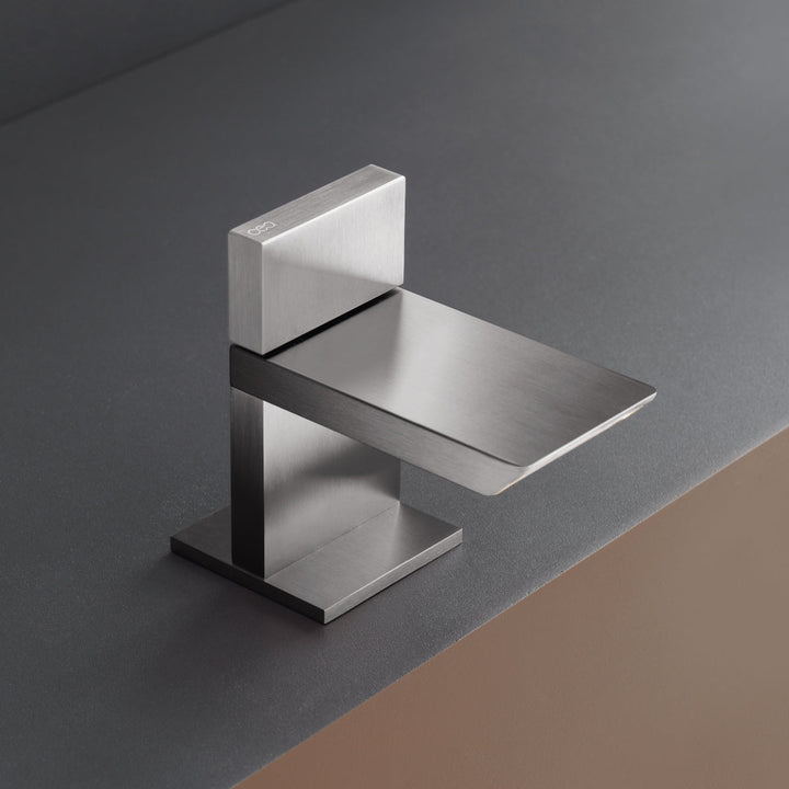 Bar Pillar tap for hot or cold water connection H. 95 mm