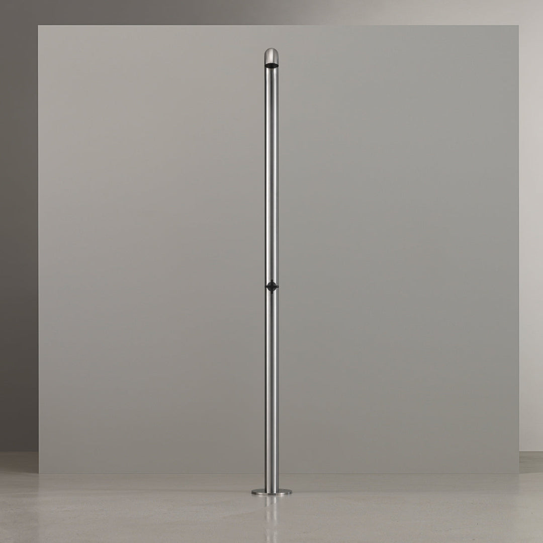 Bold Free-standing outdoor shower in AISI 316L stainless steel. Outlet disk with rain jet in Delrin® black matt, controlled by progressive mixer of CROSS collection in Black Diamond matt finish