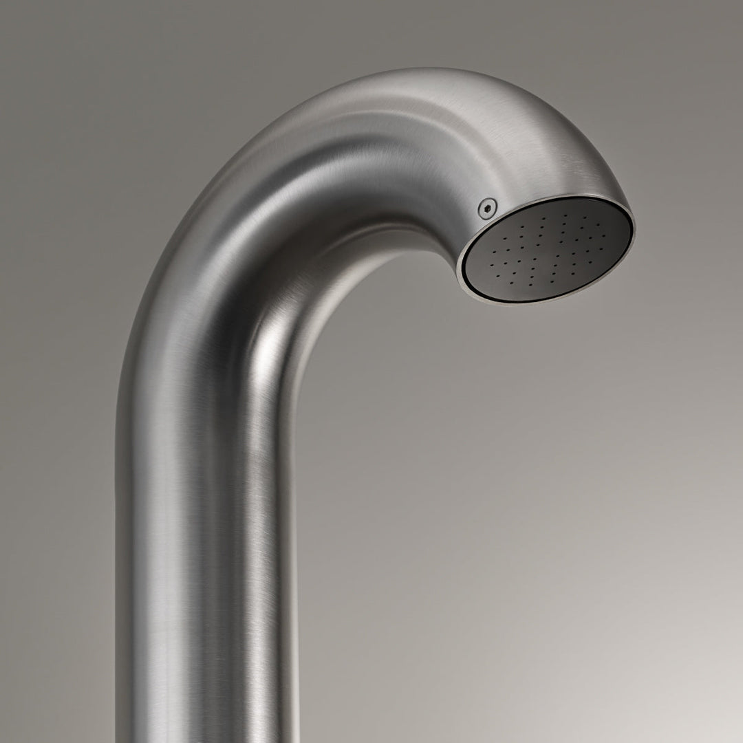 Bold Free-standing outdoor shower in AISI 316L stainless steel. Outlet disk with rain jet in Delrin® black matt, controlled by progressive mixer of CROSS collection in Black Diamond matt finish
