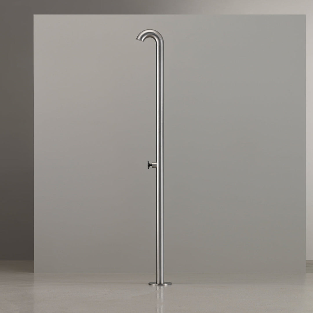 Bold Free-standing outdoor shower in AISI 316L stainless steel. Aerated rain jet controlled by progressive mixer of CROSS collection in Black Diamond matt finish