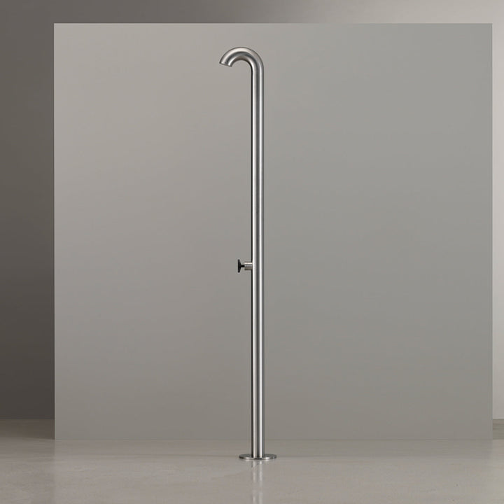 Bold Free-standing outdoor shower in AISI 316L stainless steel. Aerated rain jet controlled by progressive mixer of CROSS collection in Black Diamond matt finish