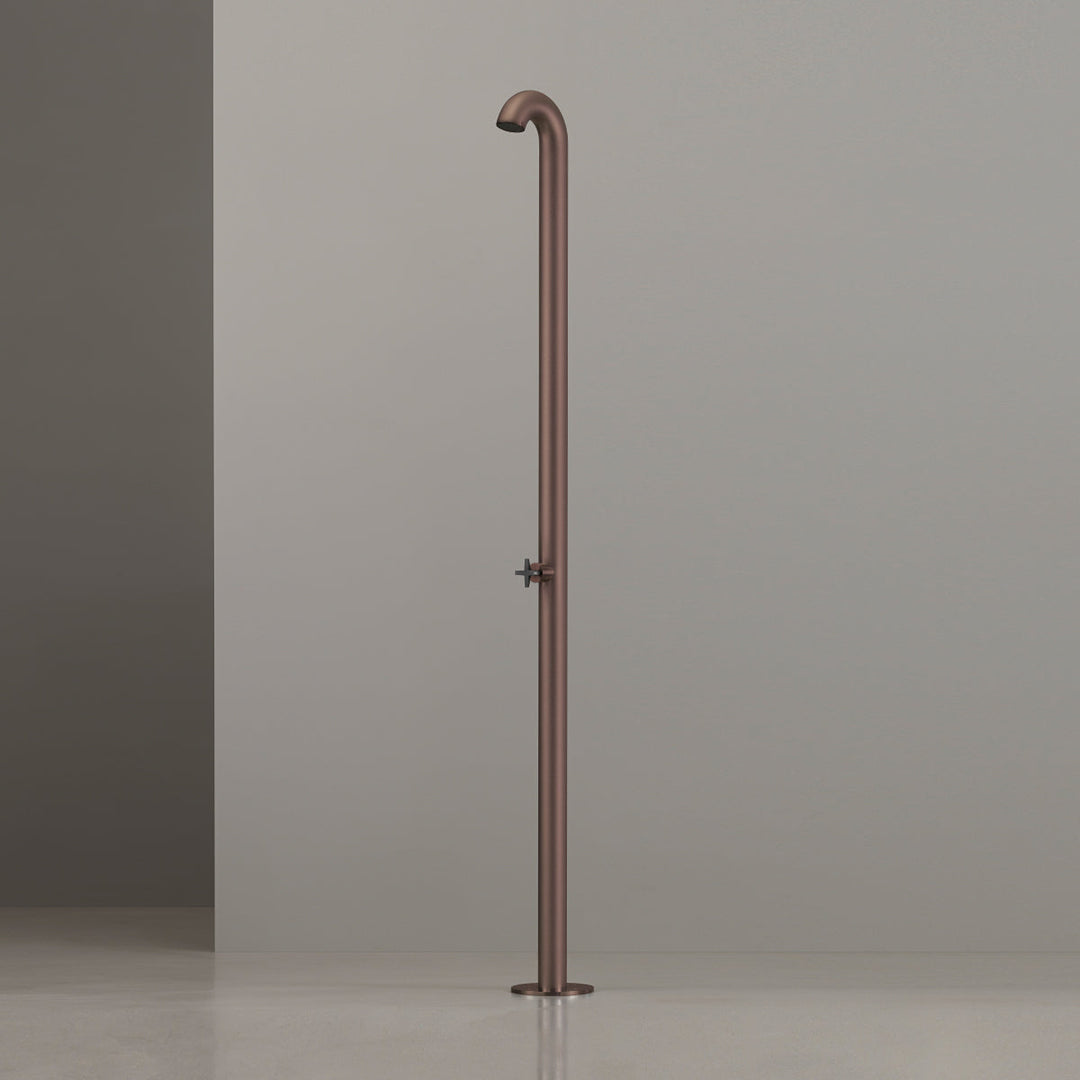 Bold Free-standing outdoor shower in AISI 316L stainless steel, Corten finish. Aerated rain jet controlled by progressive mixer of CROSS collection in Black Diamond matt finish
