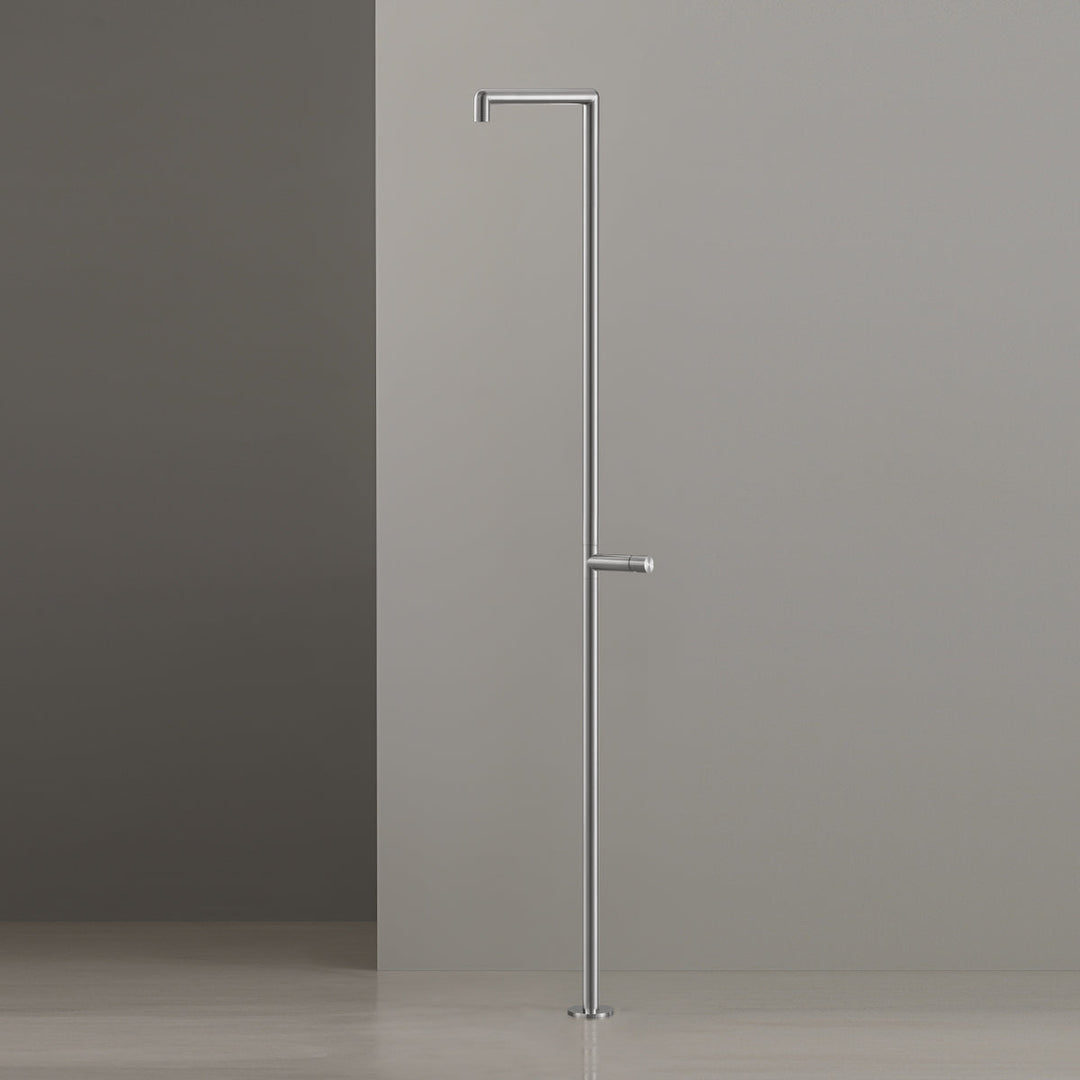 Cartesio Free-standing outdoor shower in AISI 316L stainless steel. Conical rain jet controlled by mixer of CARTESIO collection