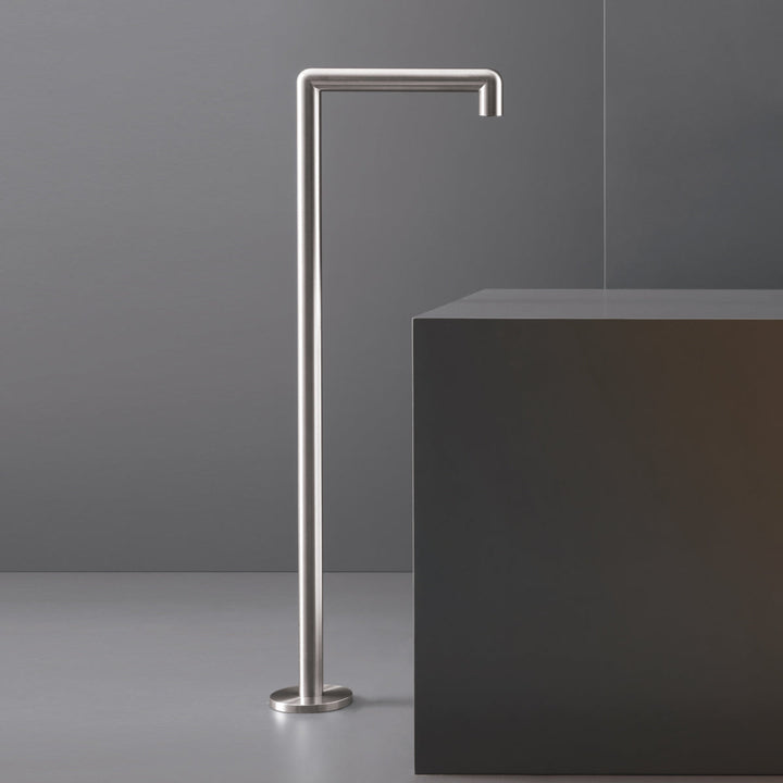 Cartesio Free-standing spout for bathtub H. 710 mm