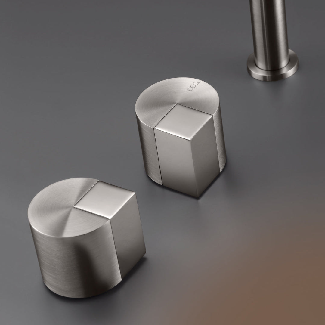 Duet Three-hole mixer with swivelling spout H. 190 mm