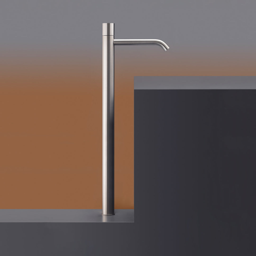 Giotto Plus Deck mounted mixer for countertop basin H. 685 mm