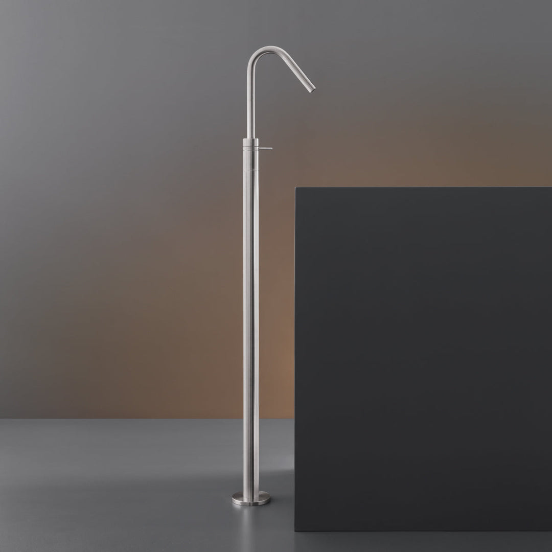 Gradi Free-standing progressive mixer for washbasin H. 1160 mm with swivelling spout