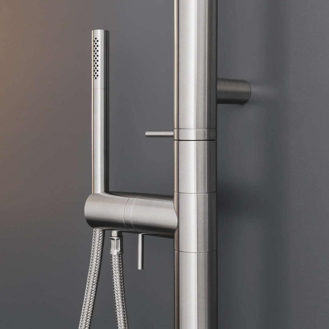 Gradi Free-standing progressive mixer set with conical rain jet H. 2210 mm, wall bracket and cylindrical hand shower Ø 18 mm