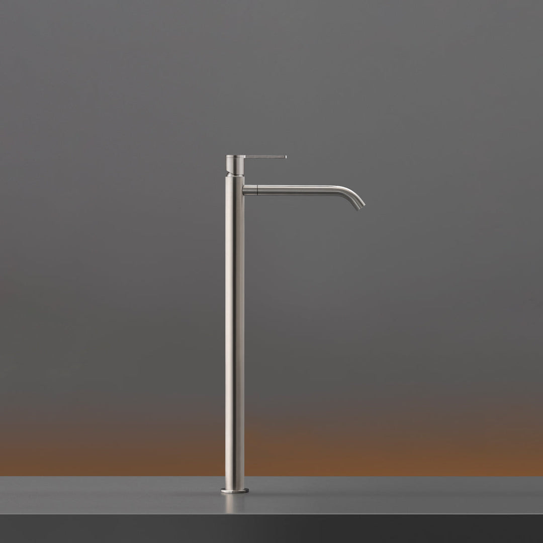 Innovo Deck mounted mixer for countertop basin H. 515 mm with swivelling spout for gush flow, opening in cold water