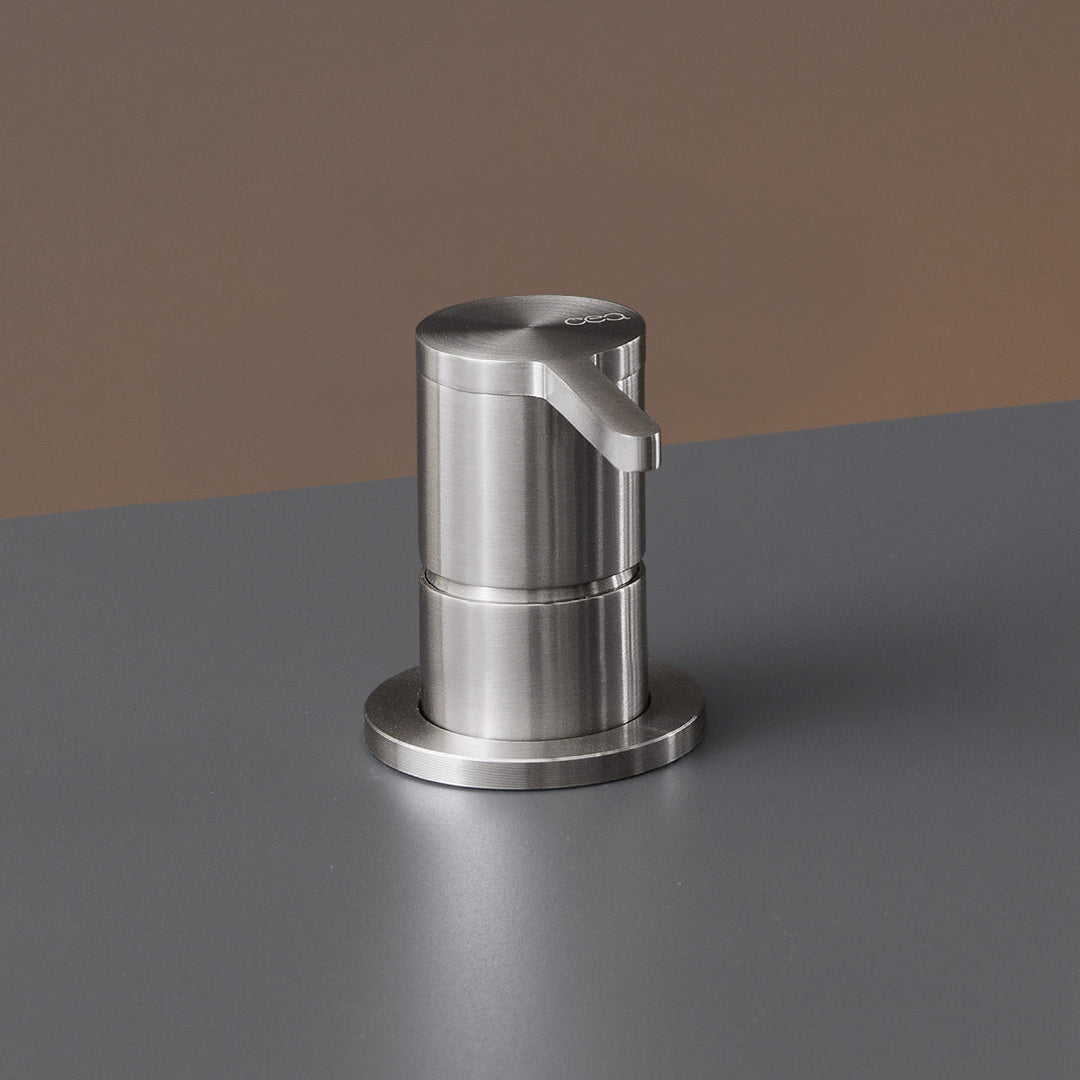 Innovo Deck mounted single handle mixer