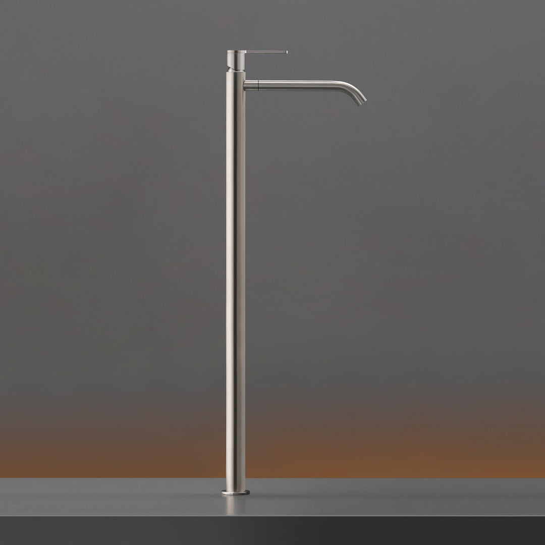 Innovo Deck mounted mixer for countertop basin with swivelling spout for gush flow H. 670 mm, opening in cold water