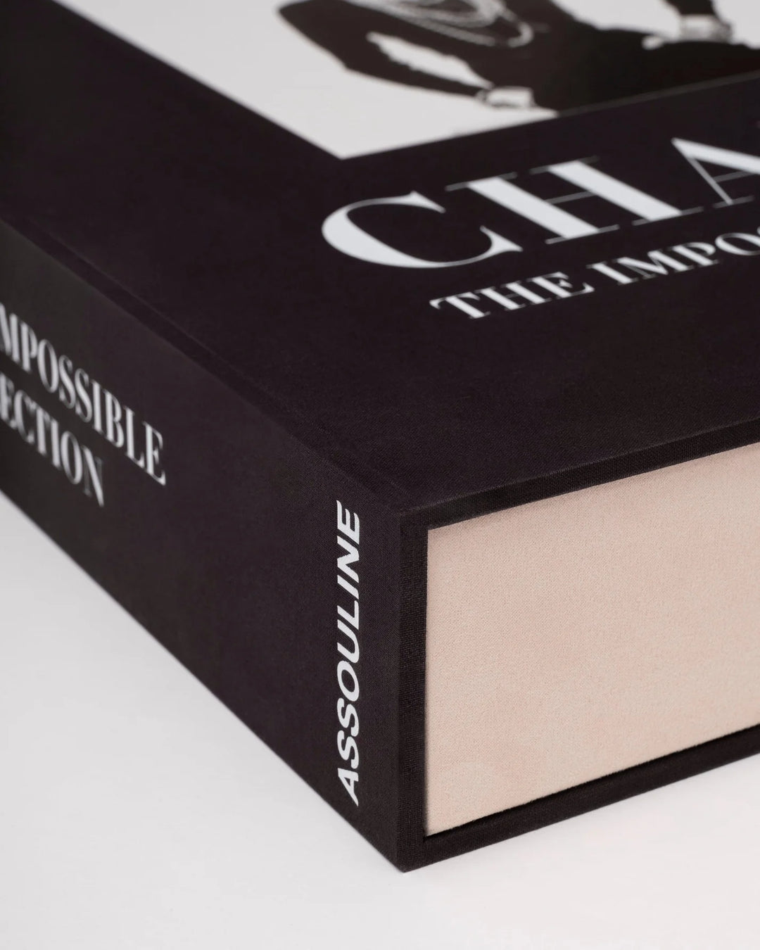 Chanel: The Legend of an Icon Book (Ultimate) Books Assouline