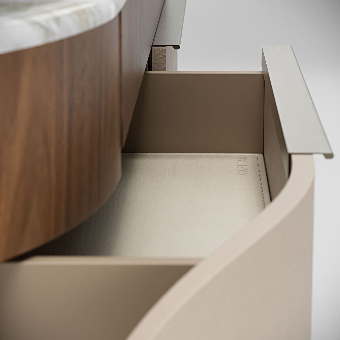 Clori Dresser