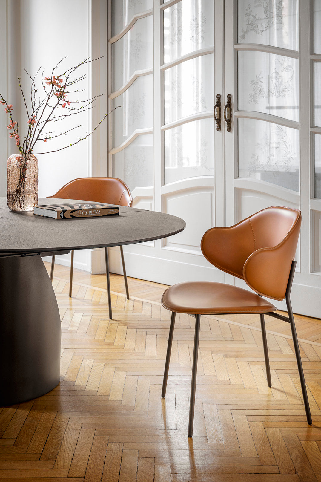 Cyclone Dining Table Extendable Round Showroom Model Dining Table Calligaris