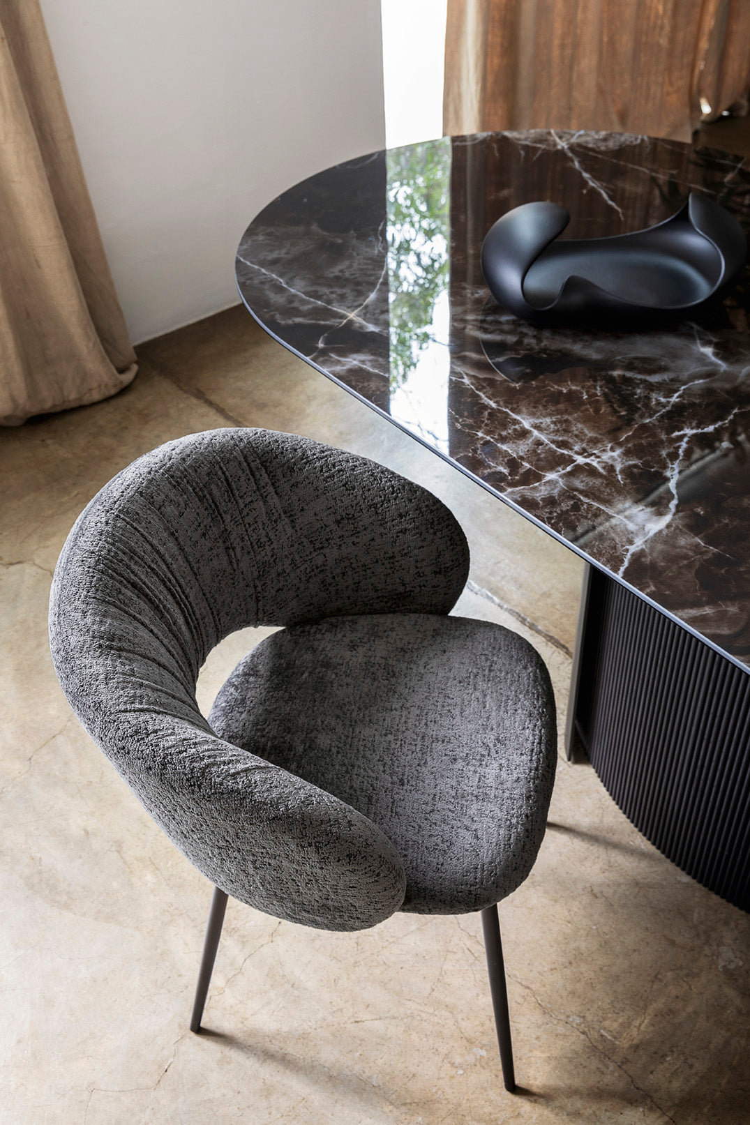 Yoroi Oval Dining Table Matt Black Black Statuary Marble Calligaris