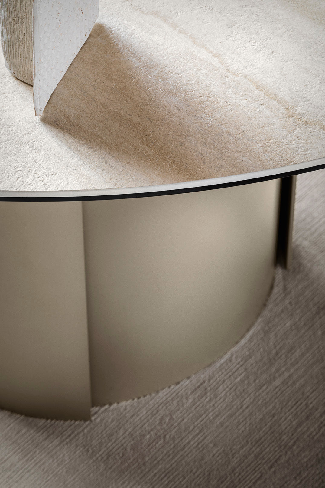 Yoroi Metal Base Table Round  Calligaris   