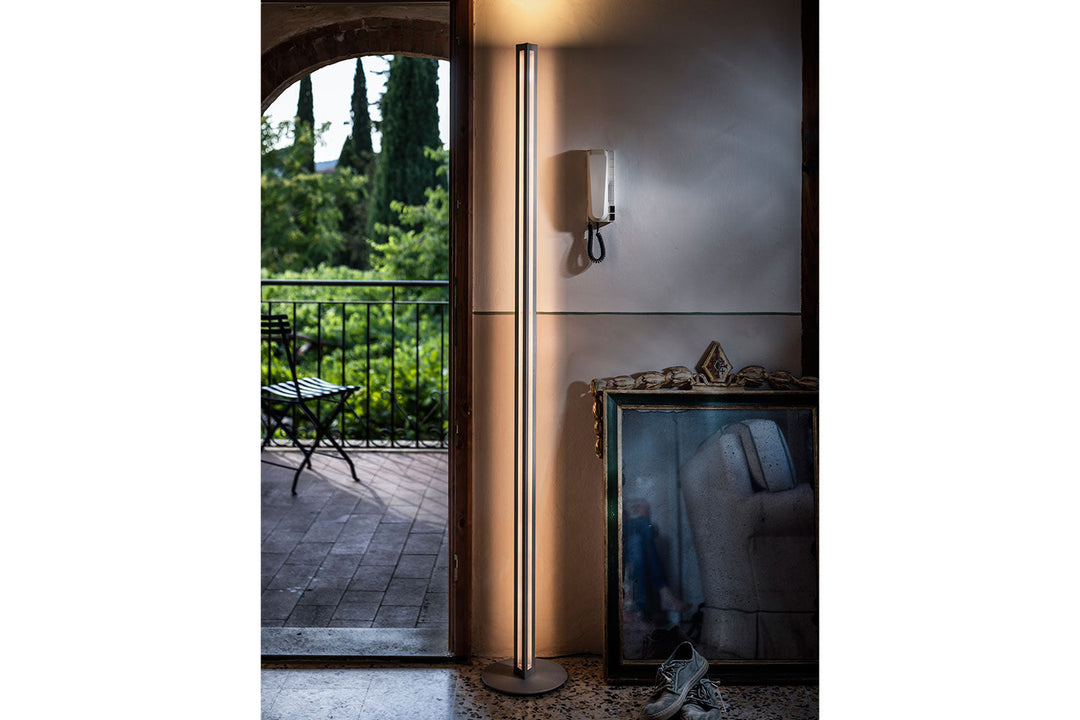Chiaroscura Floor Lamp Floor Lamps Foscarini