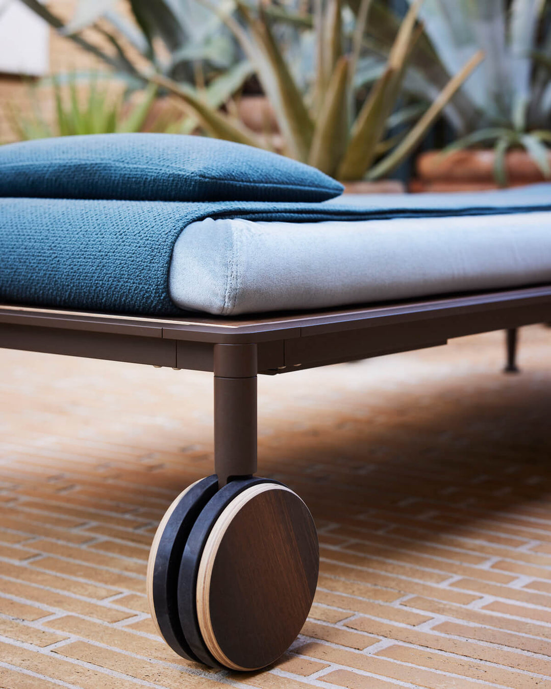 Gea Lounger Loungers Giorgetti