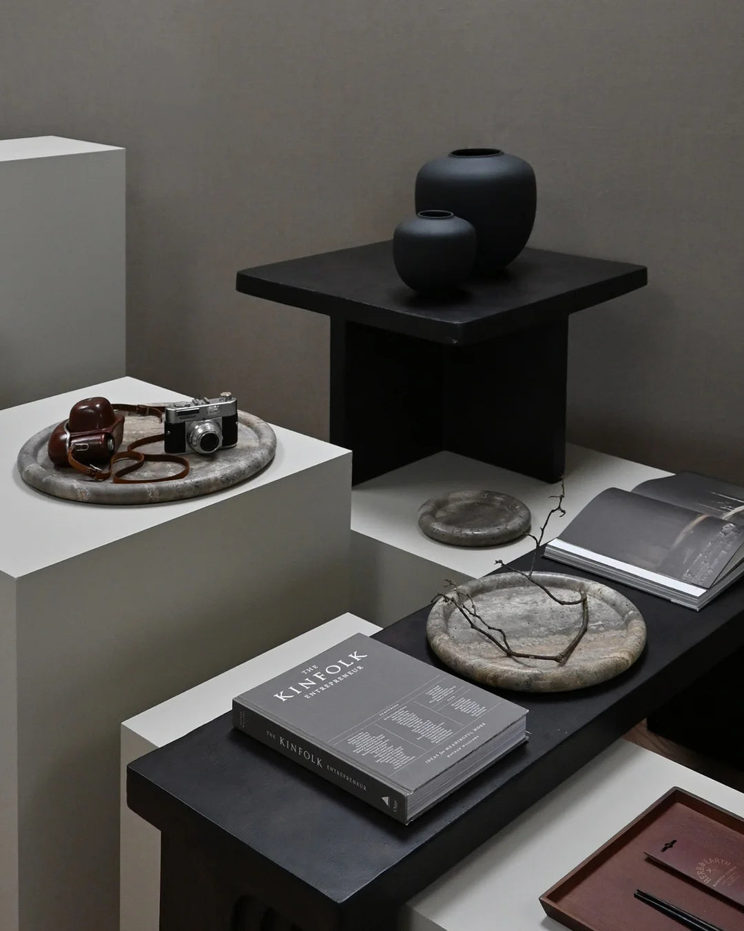 SUNAO VASE PETIT - BLACK Vases 101 Copenhagen   