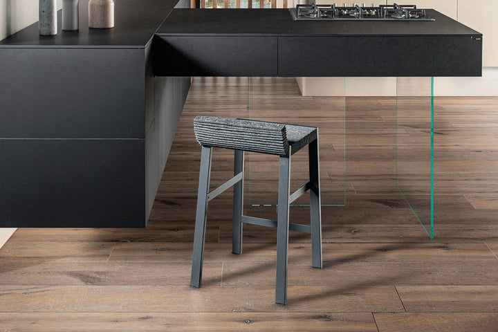 Steps Stool Bar + Counter Stools Lago
