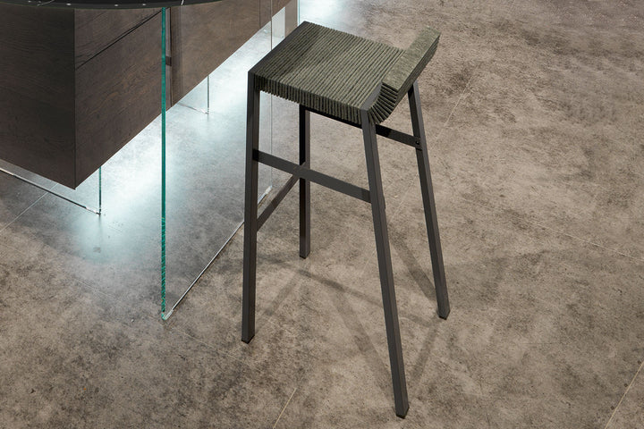 Steps Stool Bar + Counter Stools Lago