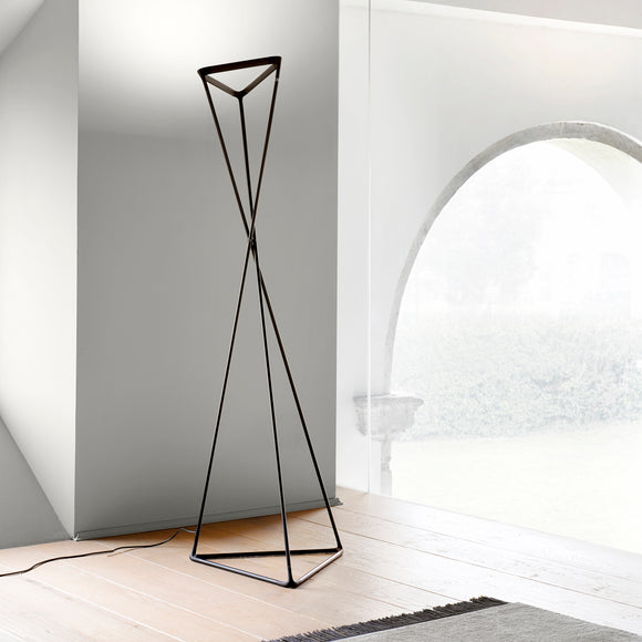 Tango Floor Lamp Floor Lamps Luceplan